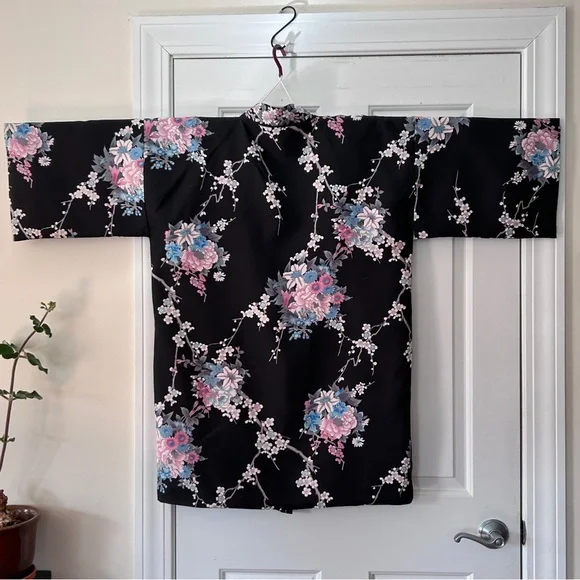Silk Kimono, Made in Japan - Picture 3 of 8